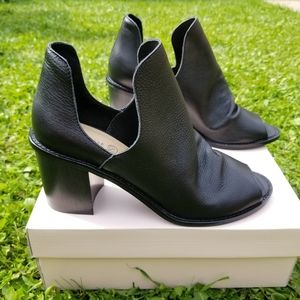 Chinese Laundry Leather Peep Toe Sandals